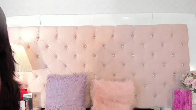 CaterinaRomano online show from March 25, 7:02 pm