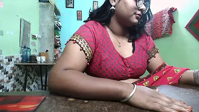 Snapshot of DearKimmi chatting on November 8, 3:32 am DearKimmi online show from November 8, 3:32 am