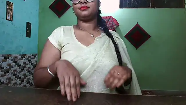 Snapshot of DearKimmi chatting on November 1, 6:46 pm DearKimmi online show from November 1, 6:46 pm