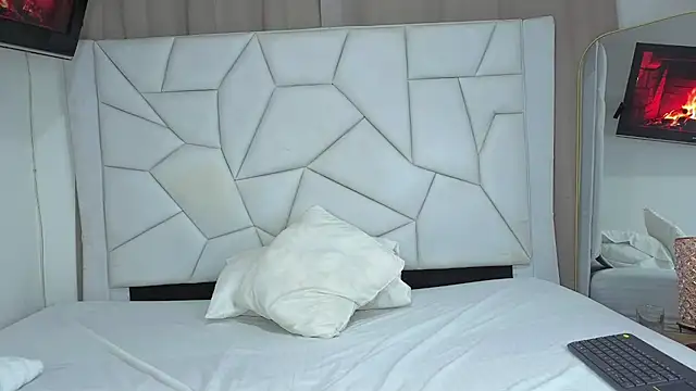 Snapshot of Paulaboterom chatting on October 9, 4:40 pm Paulaboterom online show from October 9, 4:40 pm