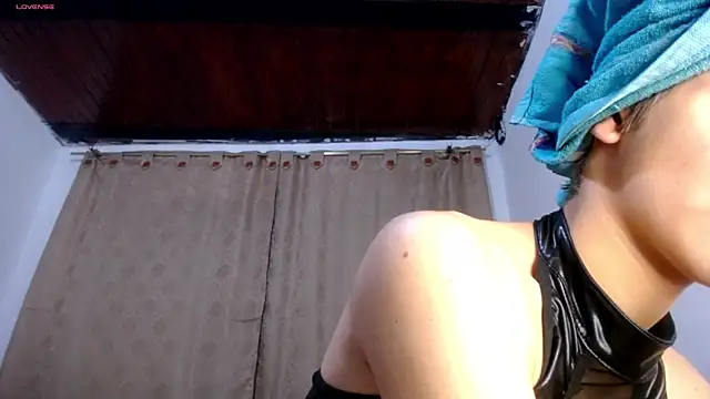 DaraKat18 online show from April 4, 10:27 pm