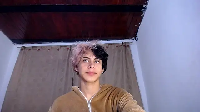 DaraKat18 online show from April 7, 10:11 pm