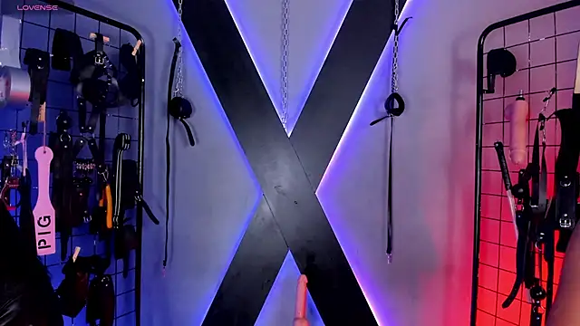 MissAlix Miah bdsm online show from January 11, 2:40 am