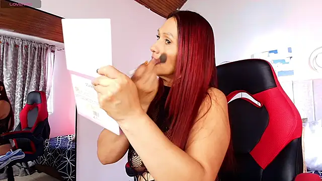 Snapshot of Naomi_Redd chatting on November 4, 7:39 pm Naomi Redd online show from November 4, 7:39 pm