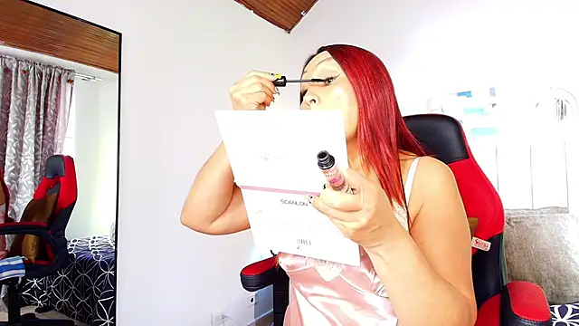 Snapshot of Naomi_Redd chatting on October 29, 7:35 pm Naomi Redd online show from October 29, 7:35 pm