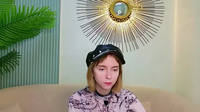 Snapshot of Beverly_Gomes chatting on February 17, 8:17 pm Beverly Gomes online show from February 17, 8:17 pm