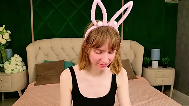 Beverly Gomes online show from April 14, 3:28 pm