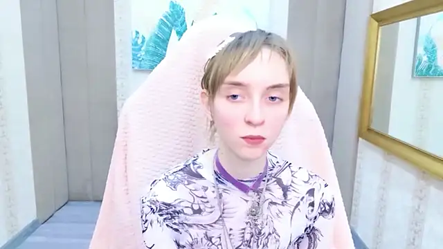 Snapshot of Beverly_Gomes chatting on December 19, 10:28 am Beverly Gomes online show from December 19, 10:28 am