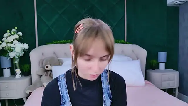 Snapshot of Beverly_Gomes chatting on December 16, 3:27 pm Beverly Gomes online show from December 16, 3:27 pm