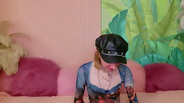 Snapshot of Beverly_Gomes chatting on February 28, 9:03 pm Beverly Gomes online show from February 28, 9:03 pm