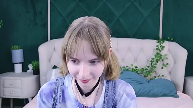 Beverly Gomes online show from November 8, 4:21 pm