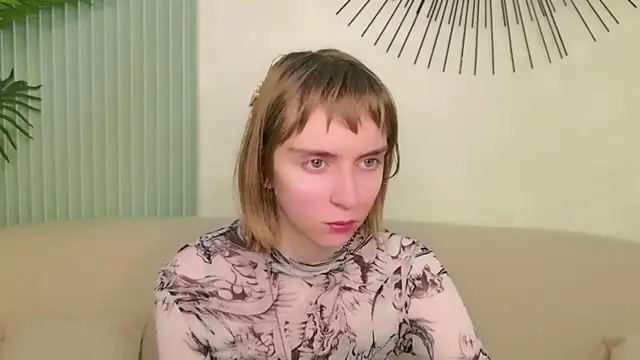 Snapshot of Beverly_Gomes chatting on February 8, 8:17 pm Beverly Gomes online show from February 8, 8:17 pm