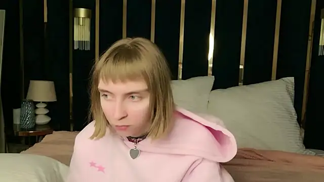 Snapshot of Beverly_Gomes chatting on February 4, 8:26 pm Beverly Gomes online show from February 4, 8:26 pm