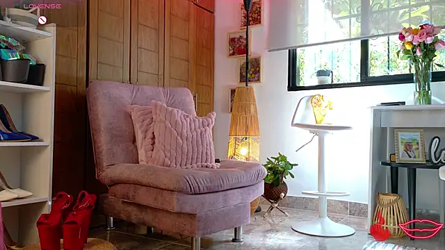 Snapshot of mrs_edha chatting on June 17, 2:05 pm mrs edha online show from June 17, 2:05 pm
