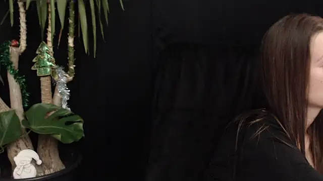 lola skyxh online show from December 4, 9:58 pm