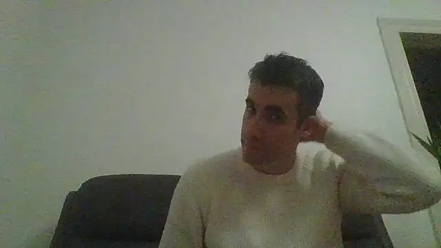 JulioIsHere4you online show from November 6, 8:13 pm