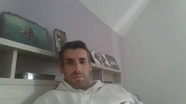 JulioIsHere4you online show from May 15, 8:56 am