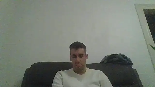 JulioIsHere4you online show from December 16, 7:56 am