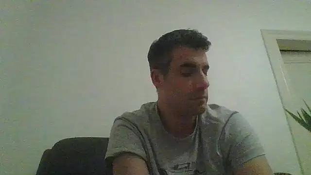 JulioIsHere4you online show from November 13, 2:04 am