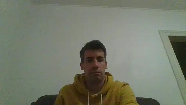 Snapshot of JulioIsHere4you chatting on October 2, 3:32 am JulioIsHere4you online show from October 2, 3:32 am