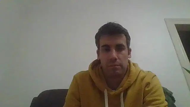 JulioIsHere4you online show from December 3, 9:03 pm