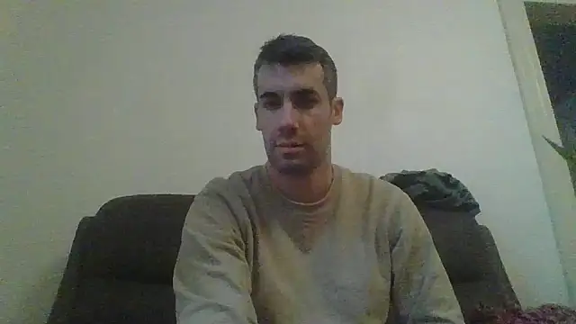 JulioIsHere4you online show from December 18, 7:57 am