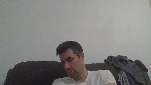 JulioIsHere4you online show from November 23, 6:23 am