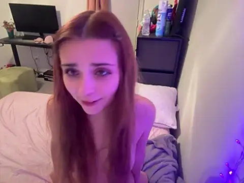 Snapshot of LaylaKutiex chatting on May 6, 3:54 am LaylaKutiex online show from May 6, 3:54 am