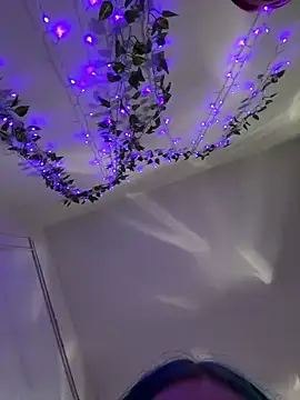 LaylaKutiex online show from April 14, 12:37 am