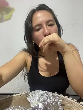 Bella Sumers online show from May 2, 7:08 pm