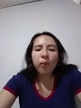 Bella Sumers online show from April 28, 6:12 pm