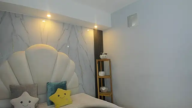 Snapshot of Bella_Sumers chatting on July 10, 3:45 pm Bella Sumers online show from July 10, 3:45 pm