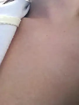 Bella Sumers online show from April 27, 7:12 pm