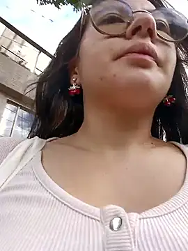 Bella Sumers online show from May 14, 6:27 pm
