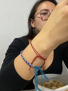 Bella Sumers online show from May 15, 6:17 pm