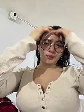 Bella Sumers online show from April 15, 6:23 pm