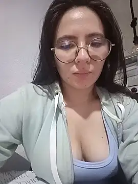 Snapshot of Bella_Sumers chatting on June 17, 4:06 pm Bella Sumers online show from June 17, 4:06 pm