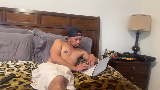 Snapshot of RiverTM chatting on October 15, 12:42 am RiverTM online show from October 15, 12:42 am