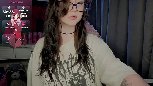 hornyprincess19 online show from June 1, 6:40 pm