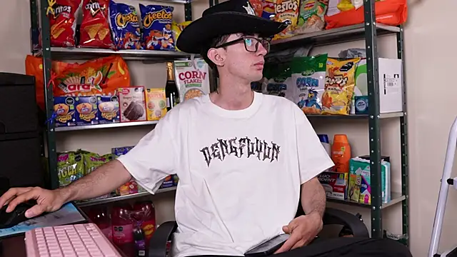 Snapshot of JoyBoy2003j chatting on September 9, 11:58 pm JoyBoy2003j online show from September 9, 11:58 pm