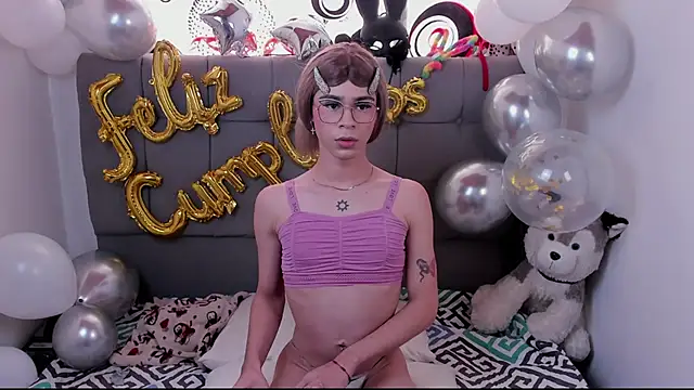 Snapshot of zoe_bunny01 chatting on October 2, 8:56 pm zoe bunny01 online show from October 2, 8:56 pm