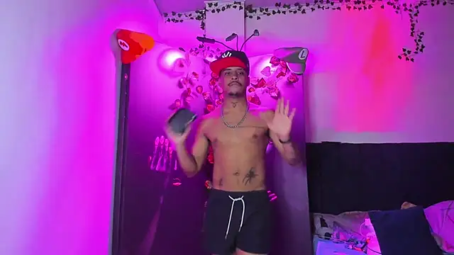 Snapshot of Owen_Benkosky chatting on November 21, 3:27 am Owen Benkosky online show from November 21, 3:27 am