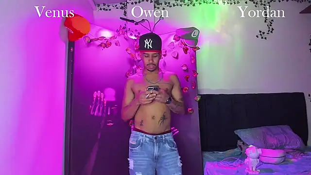 Snapshot of Owen_Benkosky chatting on November 24, 1:38 am Owen Benkosky online show from November 24, 1:38 am