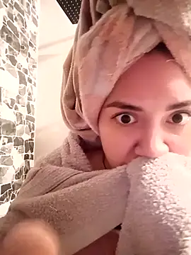 Snapshot of PinkDenial chatting on October 18, 3:30 am PinkDenial online show from October 18, 3:30 am