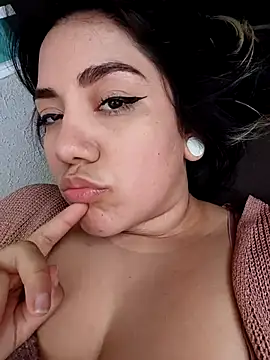 Snapshot of PinkDenial chatting on December 17, 5:51 pm PinkDenial online show from December 17, 5:51 pm