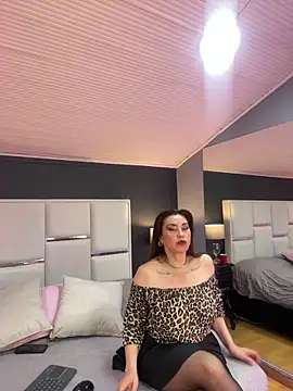 Snapshot of Samantha_Milf__ chatting on October 1, 8:35 pm Samantha Milf online show from October 1, 8:35 pm