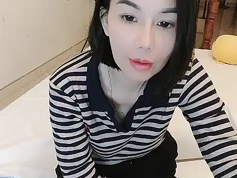 JunCii online show from February 8, 3:21 pm