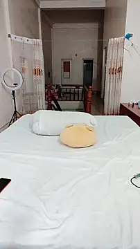 JunCii online show from April 5, 5:30 pm