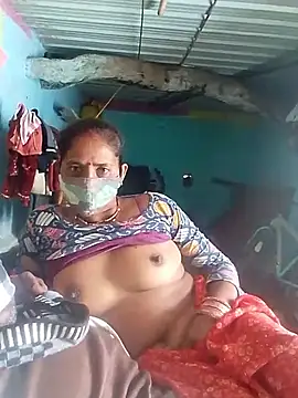 Snapshot of CUTE-004 chatting on November 16, 8:19 am CUTE-004 online show from November 16, 8:19 am