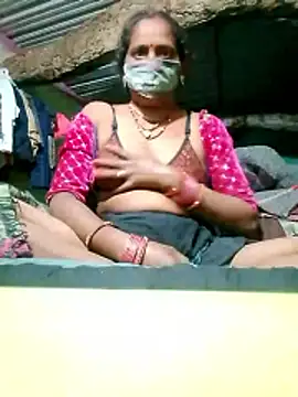 Snapshot of CUTE-004 chatting on November 12, 4:55 pm CUTE-004 online show from November 12, 4:55 pm